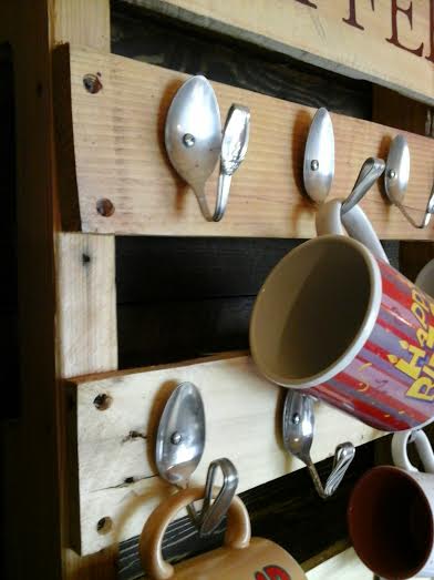 www.giftsfix.com Pallet Wood  Coffee Mug Rack.jpg